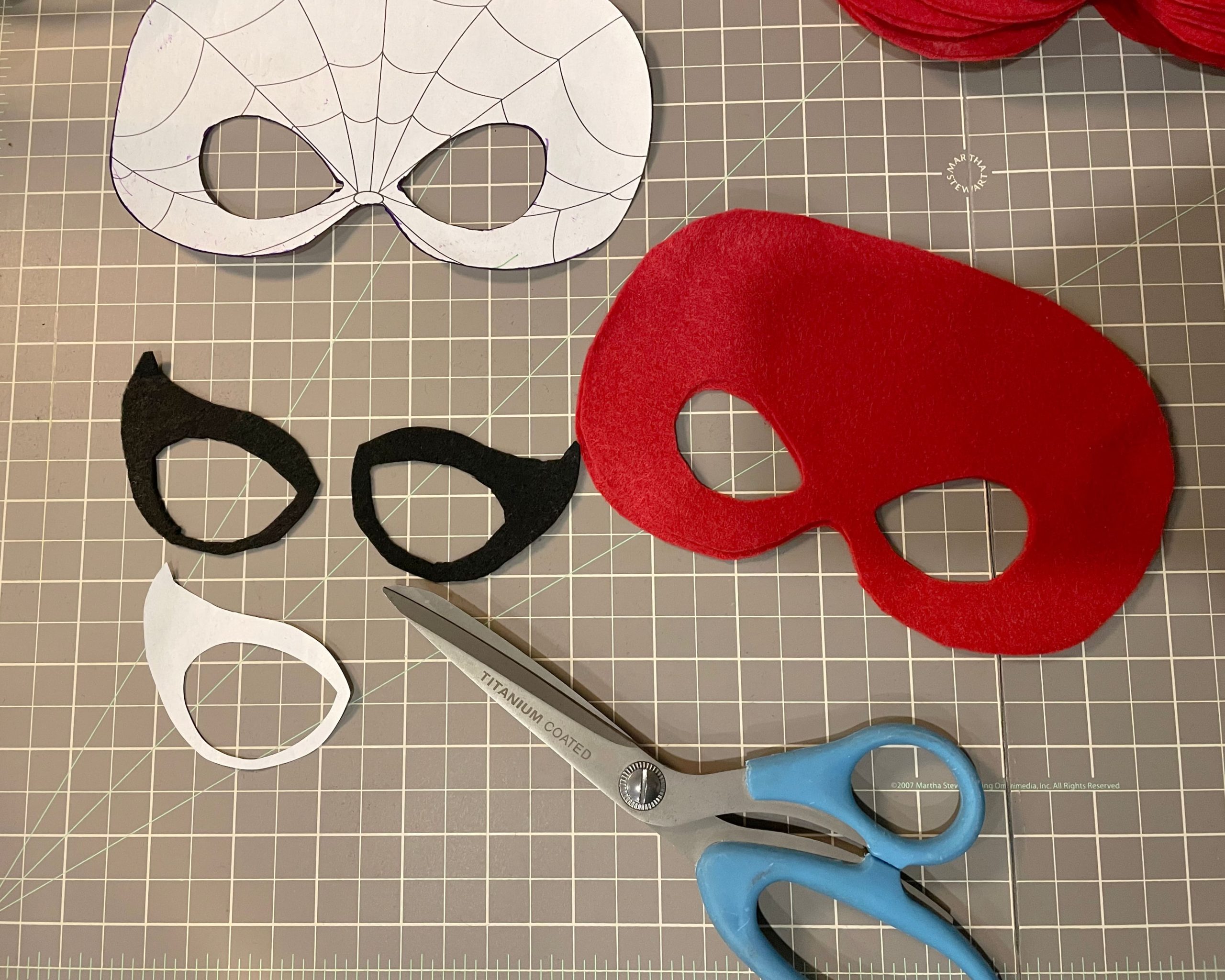 Felt Spider-Man Mask Tutorial Free Template - In Pursuit of Chic