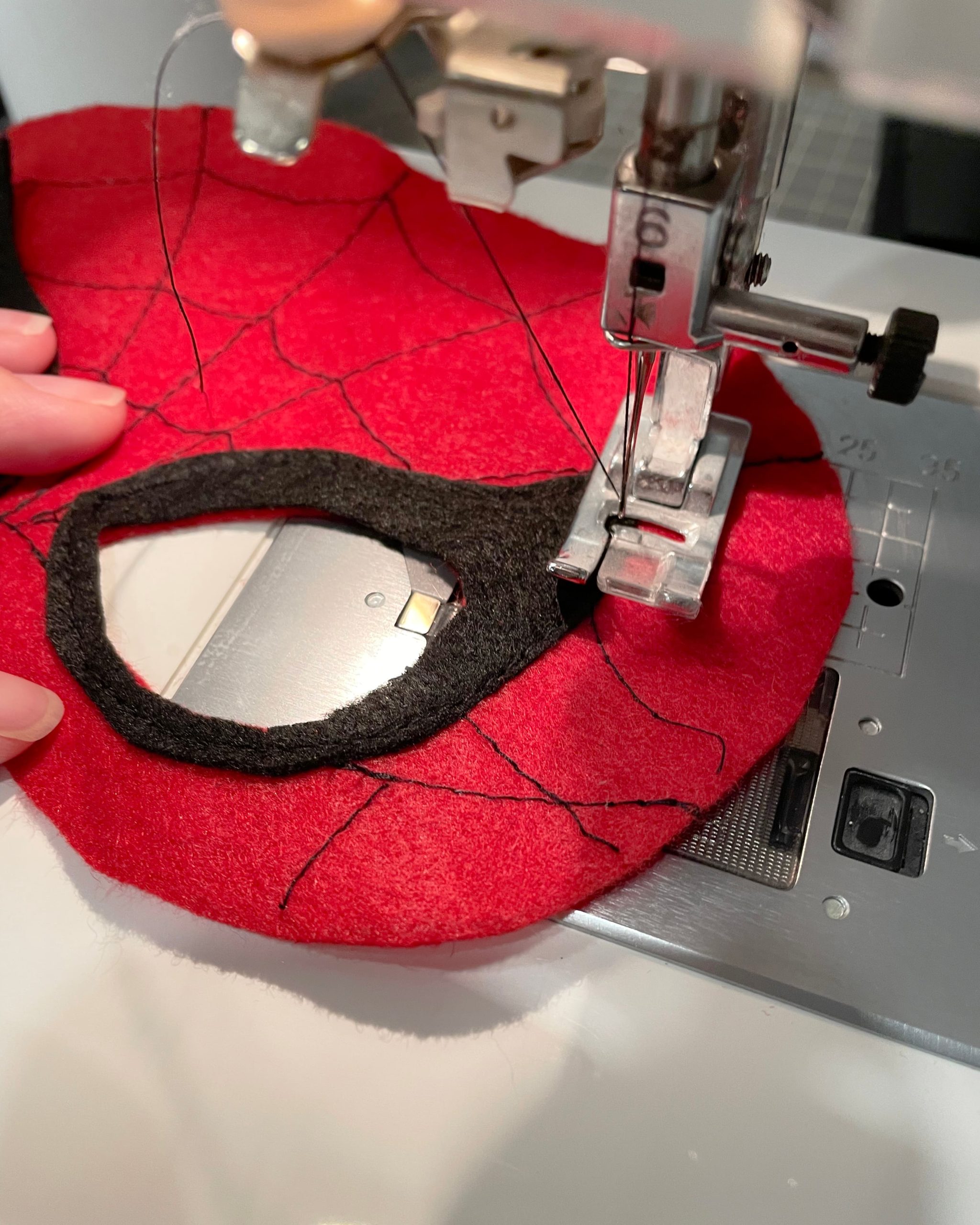 Felt Spider-Man Mask Tutorial + Free Template  Spiderman, Kids spiderman  costume, Mask for kids